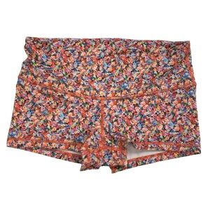 B-07 Lululemon Floral Shorts Size 6